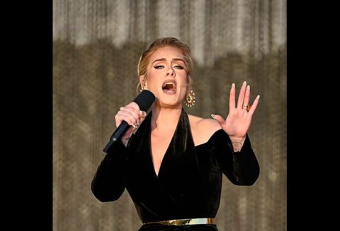 Adele-gets-emotional-performing-Hello-at-Londons-Hyde-Park-1
