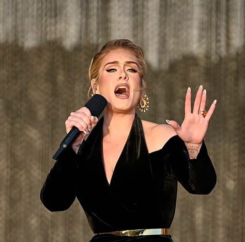 Adele-gets-emotional-performing-Hello-at-Londons-Hyde-Park-2